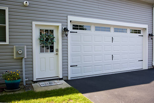 24/7 Emergency Garage Door Panel Replacement experts in Logan County County, WV